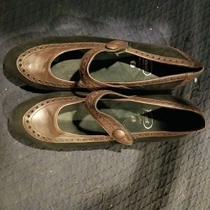 Bronze leather and black suede maryjane type show, finest finish, Italy